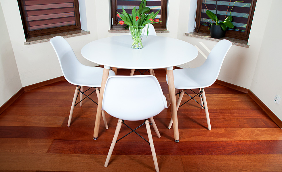 zestaw kuchenny stół okrągły 4 krzesła kolor biały 